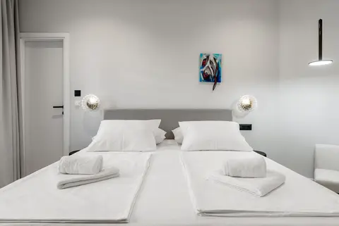 Penthouse Residence · photograph 2